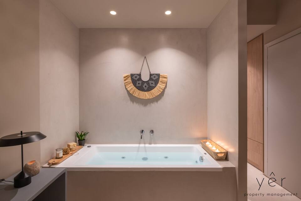 103 // Boho-Romance Oasis / Love & Luxury Hot Tub