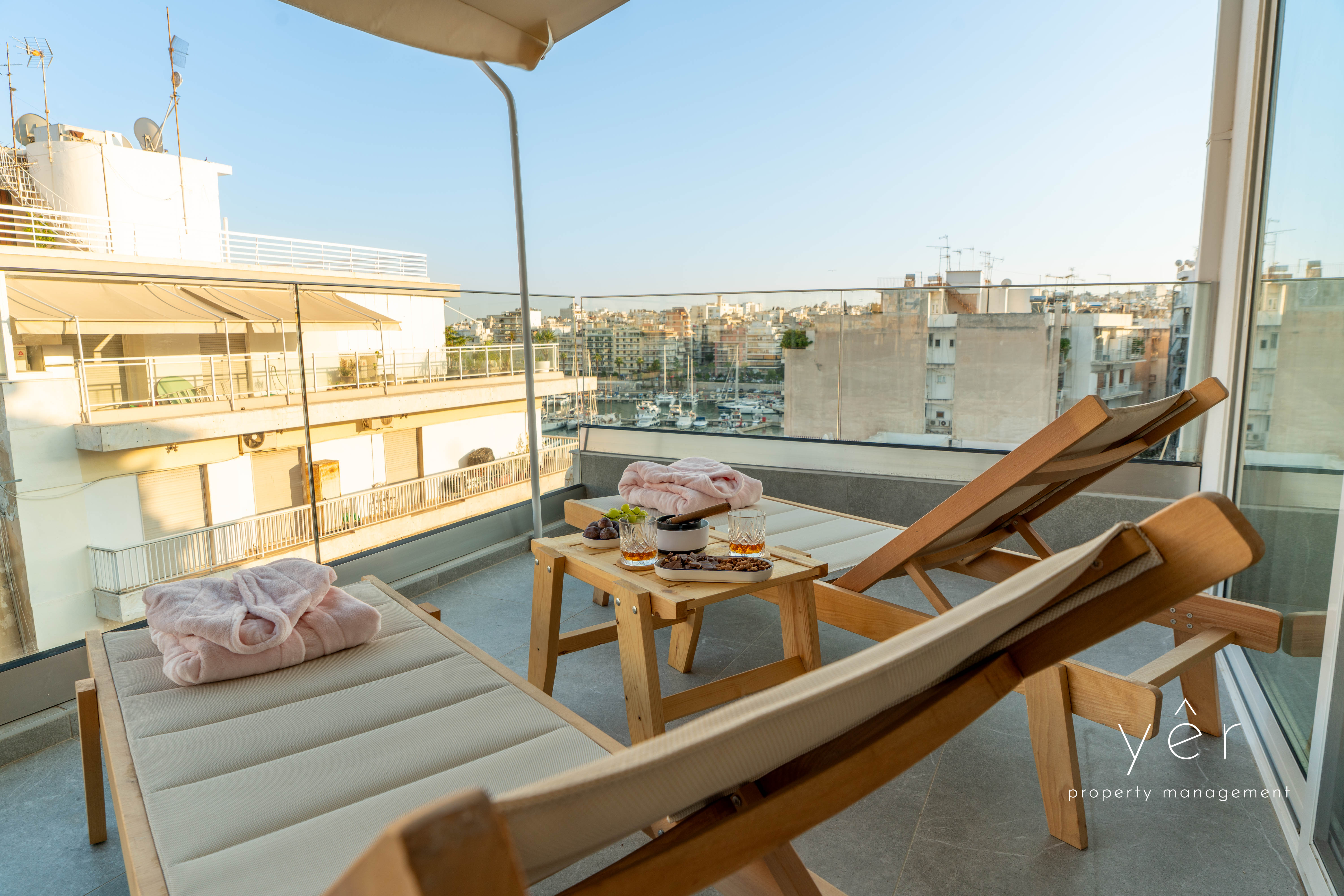 213 // Sea View Rooftop Stay · Sun Beds & Free Parking