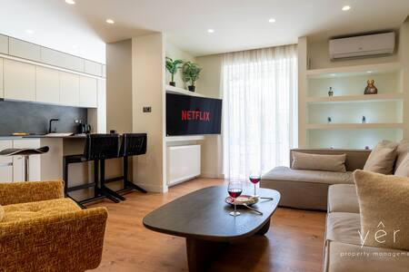 128 - Spacious Flat in Palaio Faliro | Walk to the Beach